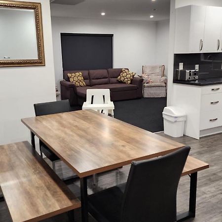 Oaktree Entire Holiday Home, Sleeps 8 To12 Distretto di Distretto di Rotorua Esterno foto